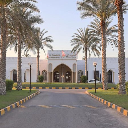 Capital O133 Al Sawadi Beach Resort & Spa Barka Bagian luar foto
