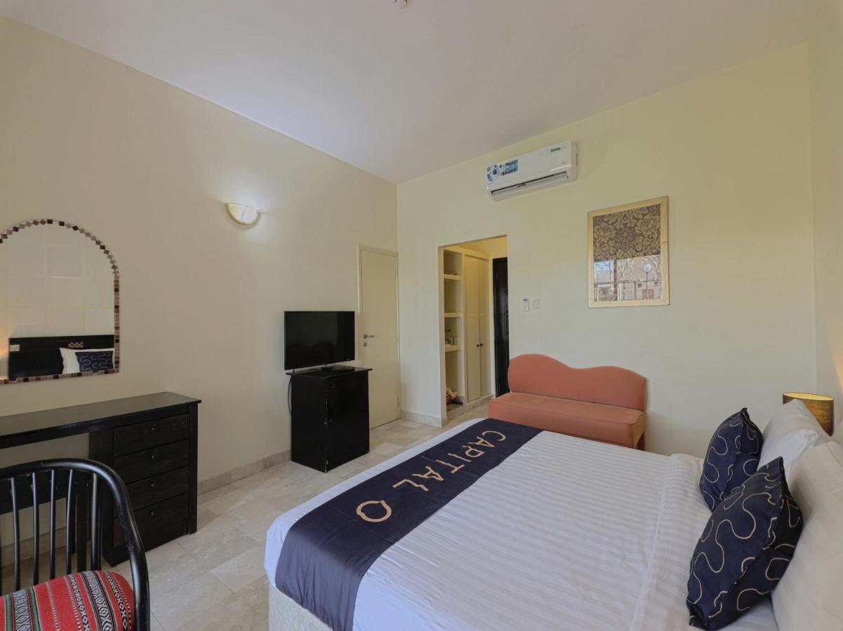Capital O133 Al Sawadi Beach Resort & Spa Barka Bagian luar foto