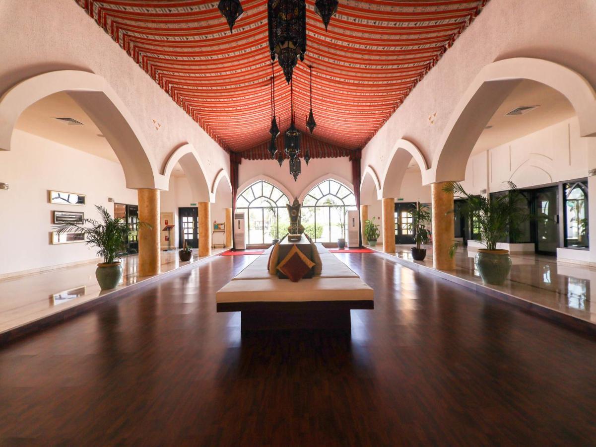 Capital O133 Al Sawadi Beach Resort & Spa Barka Bagian luar foto