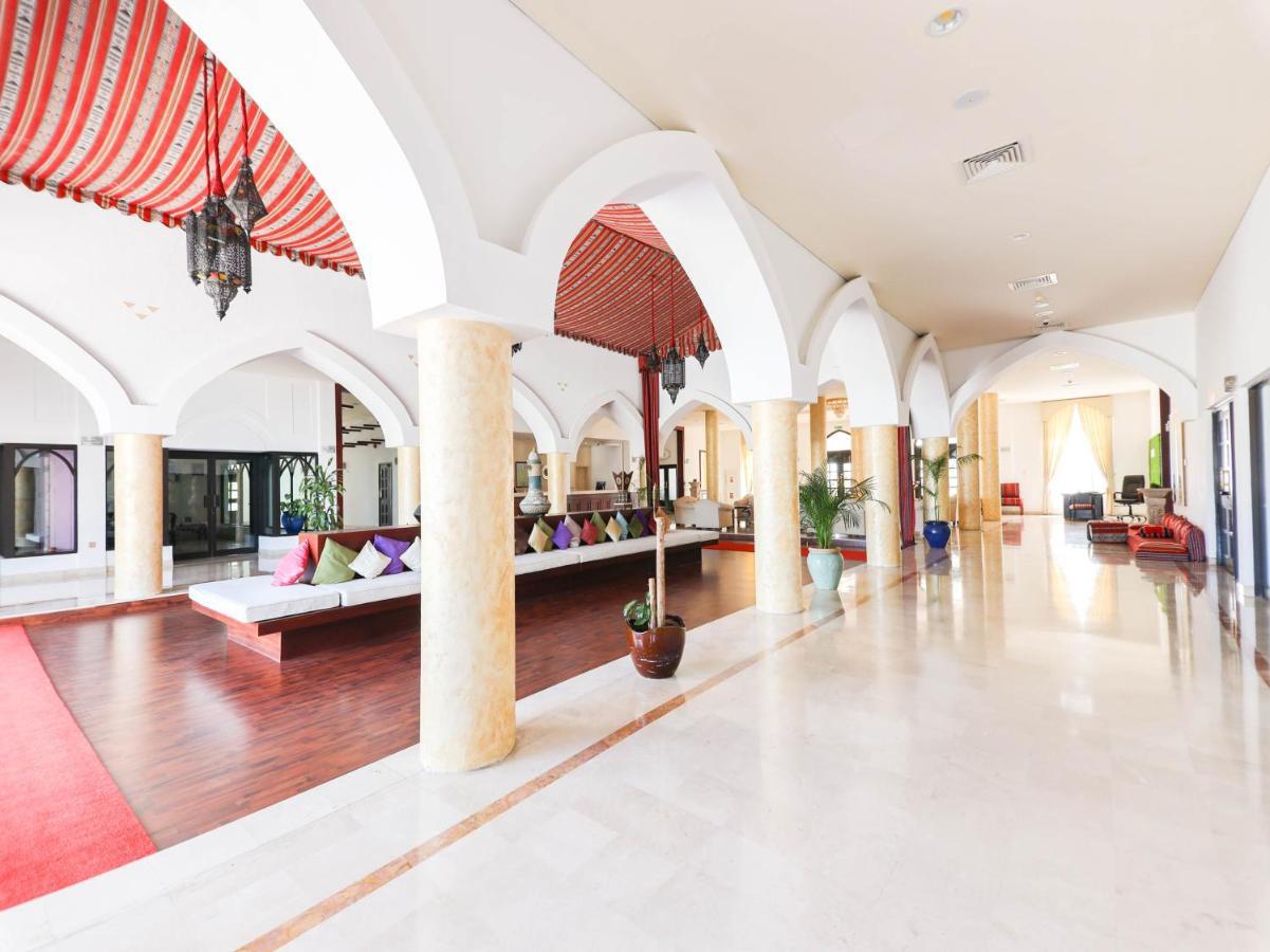 Capital O133 Al Sawadi Beach Resort & Spa Barka Bagian luar foto