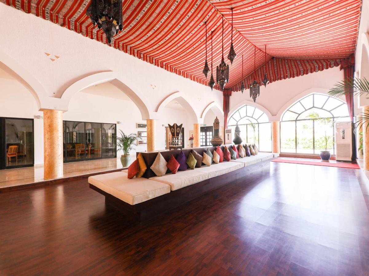 Capital O133 Al Sawadi Beach Resort & Spa Barka Bagian luar foto