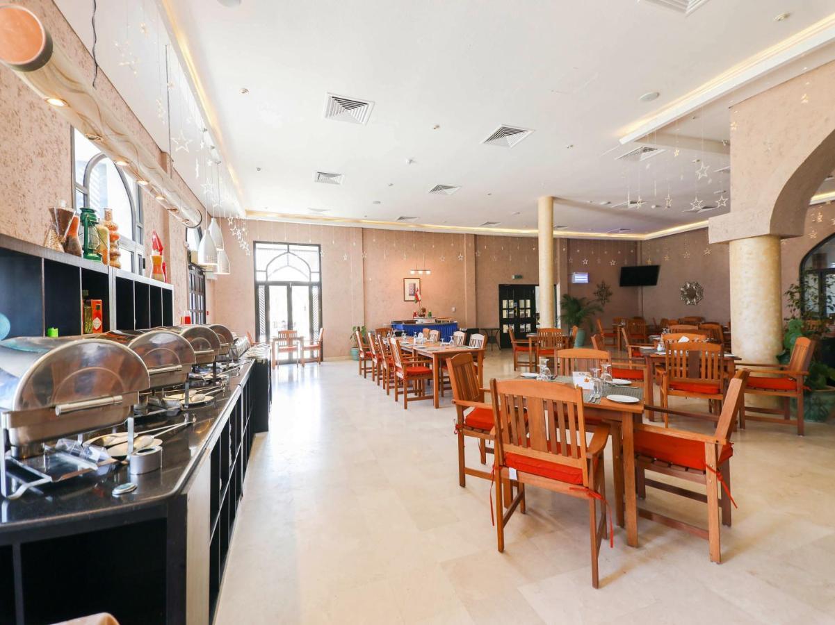 Capital O133 Al Sawadi Beach Resort & Spa Barka Bagian luar foto
