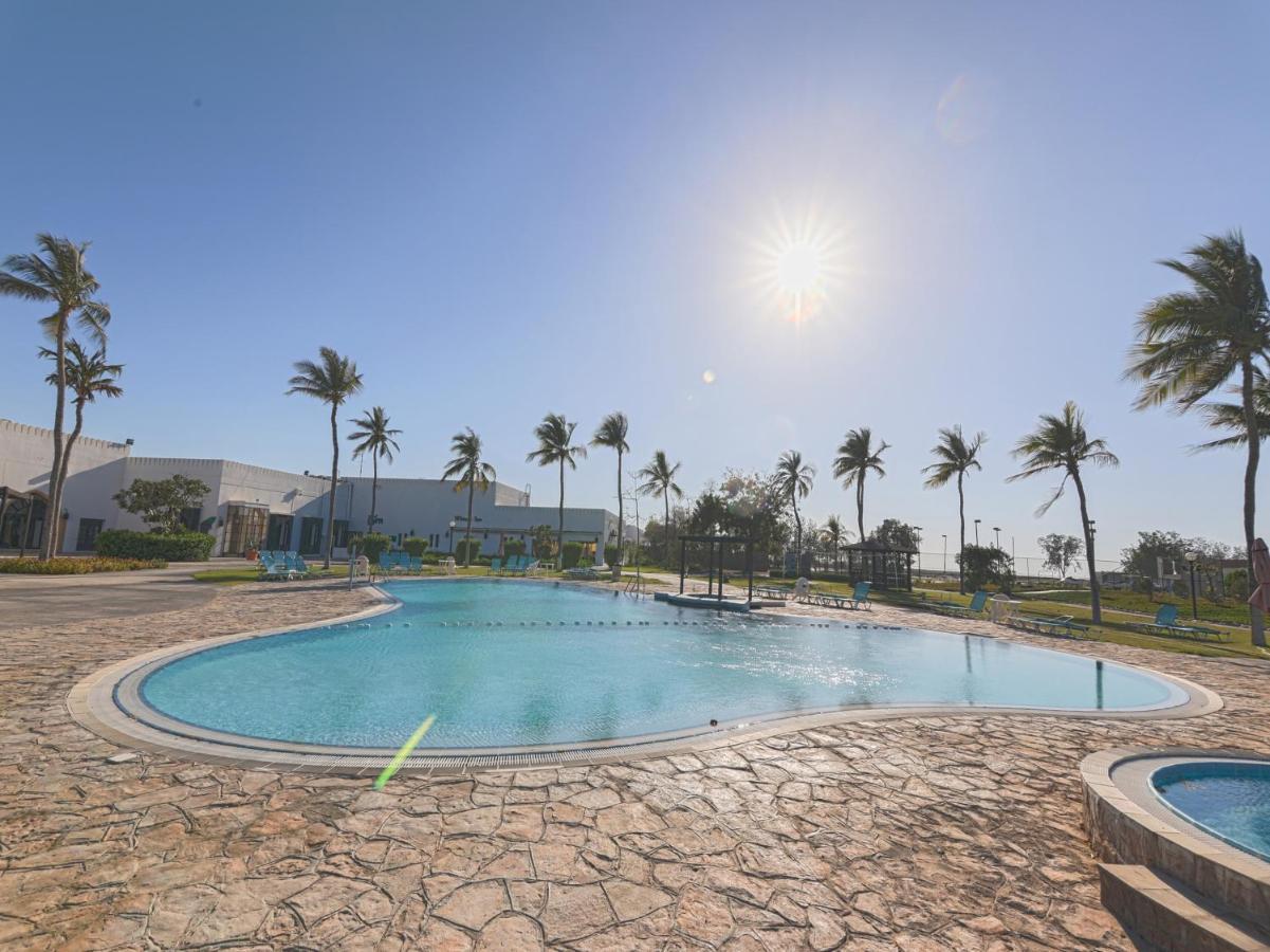 Capital O133 Al Sawadi Beach Resort & Spa Barka Bagian luar foto