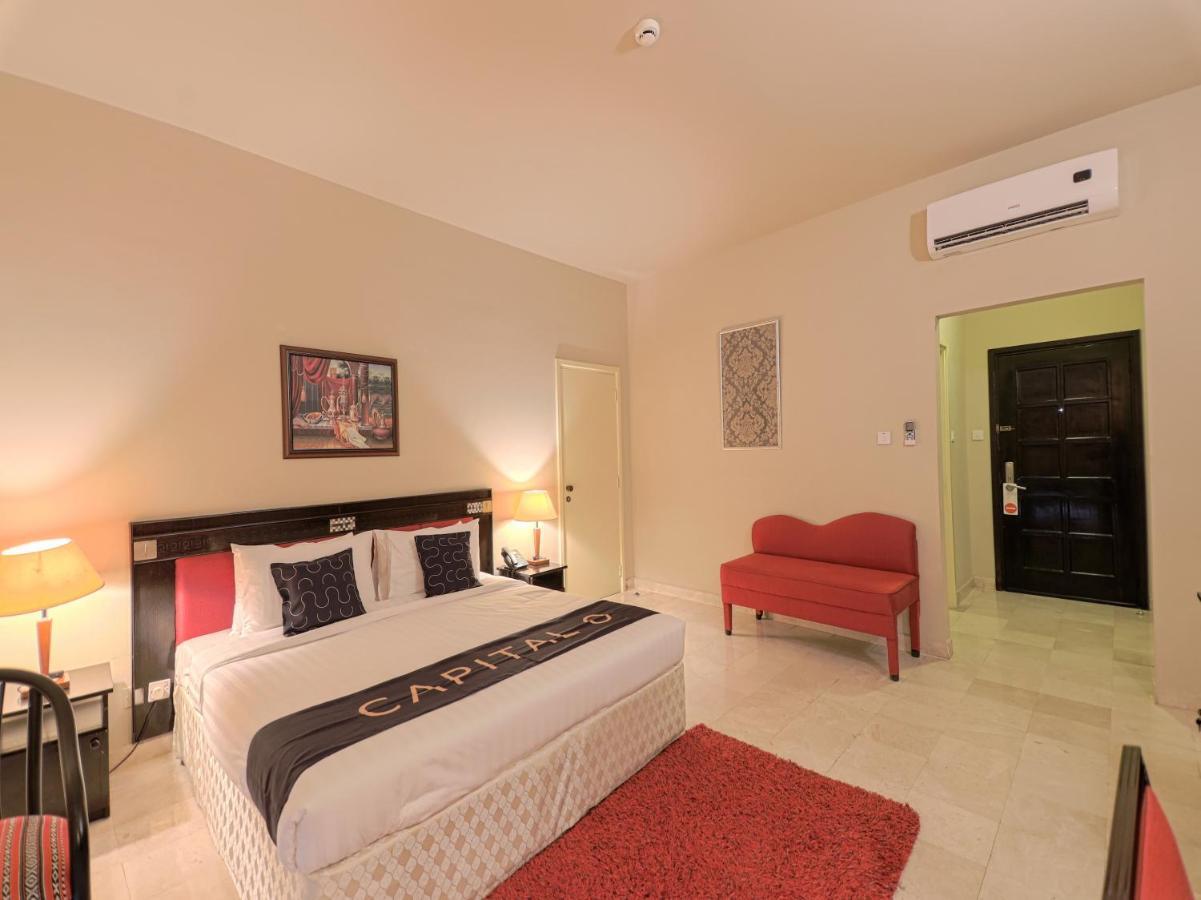 Capital O133 Al Sawadi Beach Resort & Spa Barka Bagian luar foto