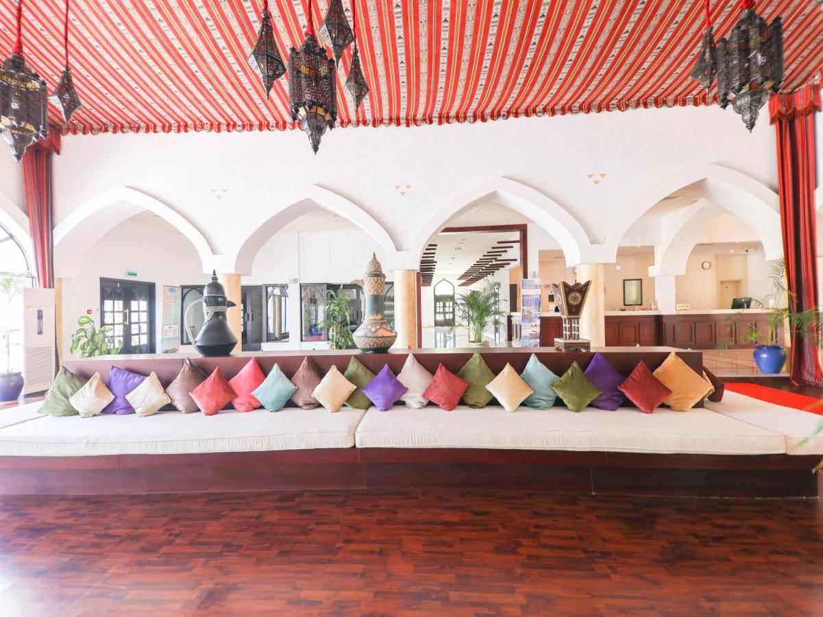 Capital O133 Al Sawadi Beach Resort & Spa Barka Bagian luar foto