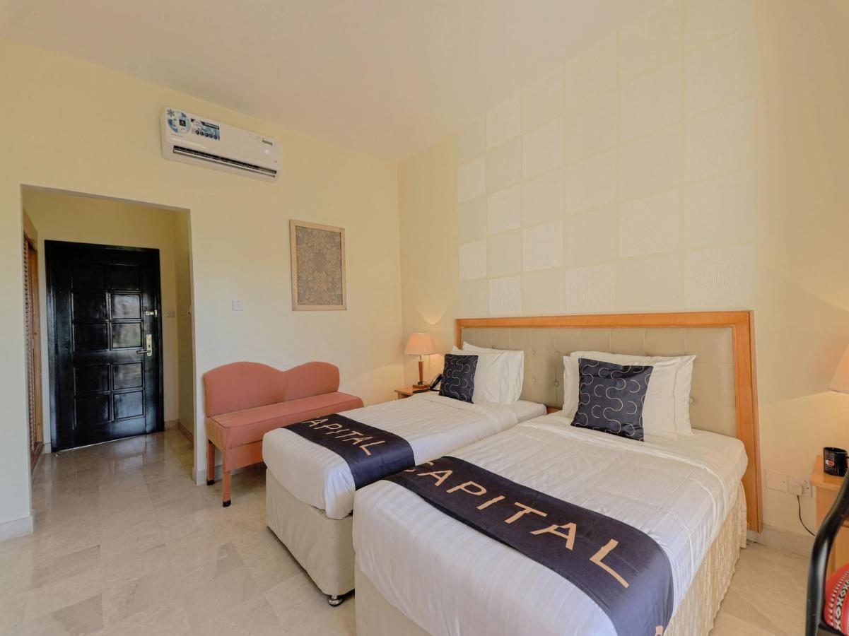 Capital O133 Al Sawadi Beach Resort & Spa Barka Bagian luar foto